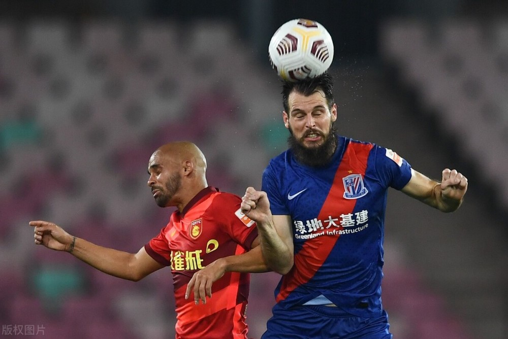 国足今天晚上足球比赛